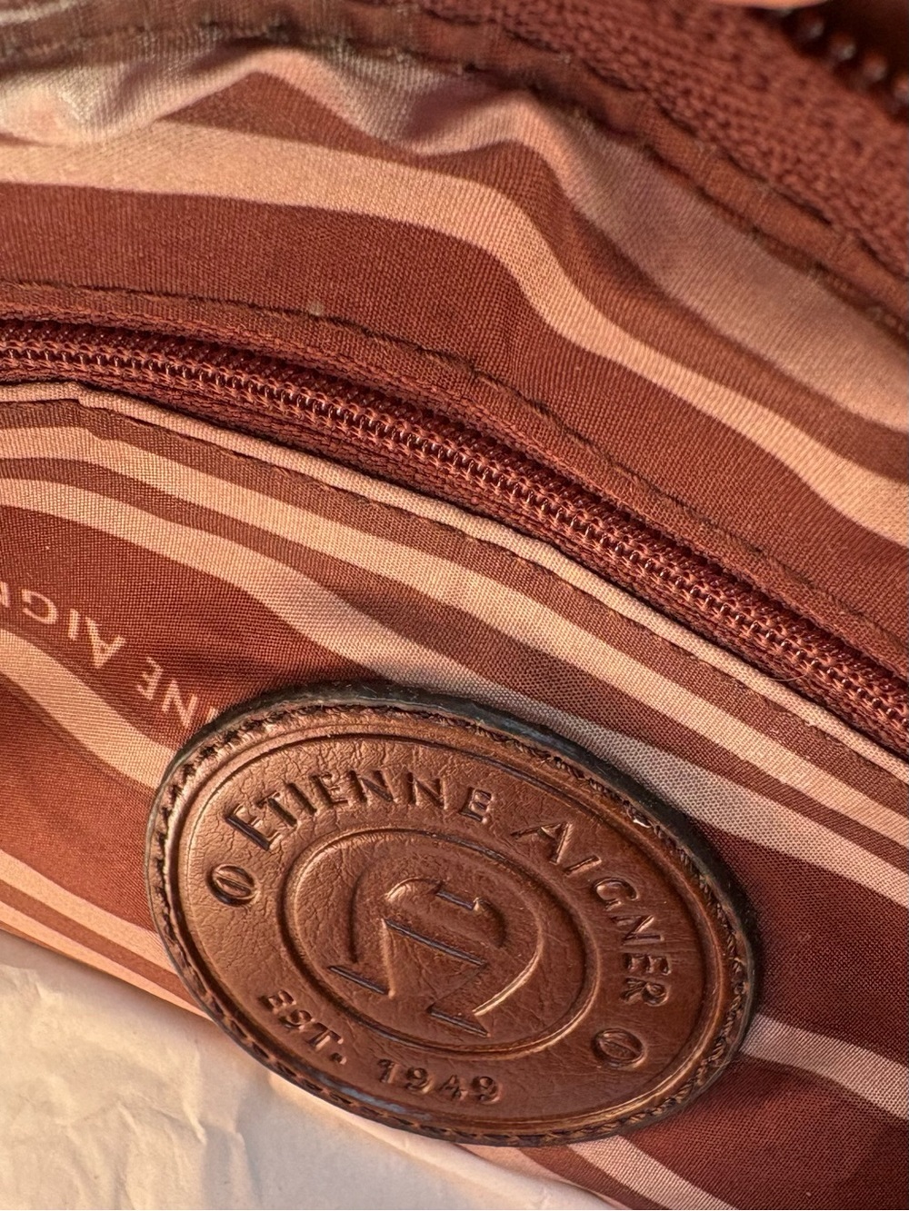 NWT ETIENNE AIGNER VELDEN
Core Bucket Bag, brown maple - Picture 5 of 5